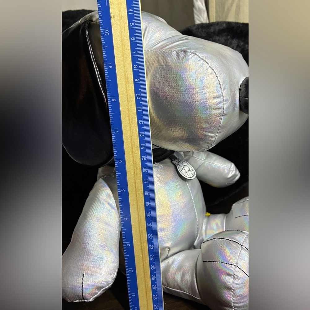 Peanuts 75th anniversary Snoopy. - Picture 3 of 10